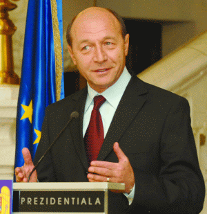 Traian Băsescu propune reţeta "doi într-unul" Traian Băsescu propune reţeta "doi într-unul"